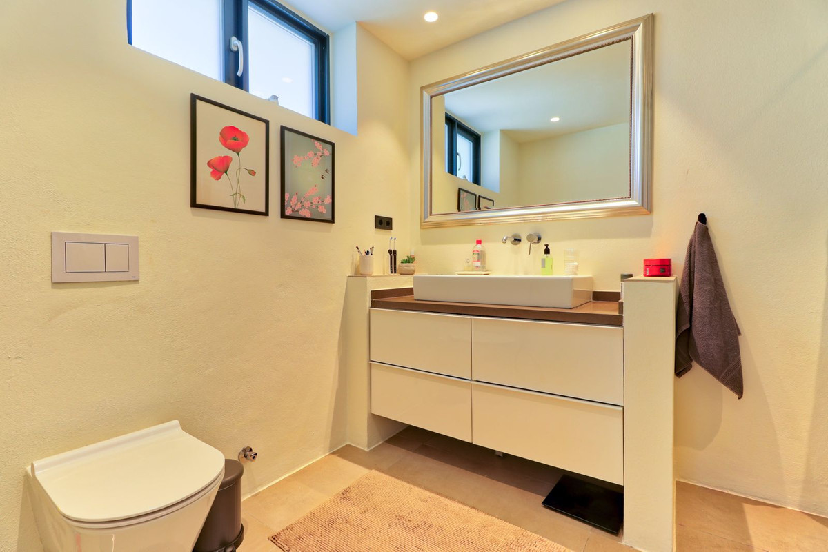 4 Bed Townhouse for sale in Sierrezuela Costa Del Sol, Málaga, Spain