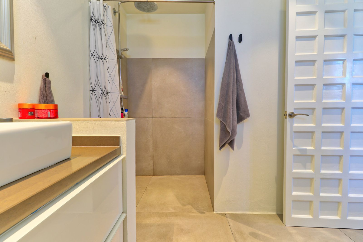 4 Bed Townhouse for sale in Sierrezuela Costa Del Sol, Málaga, Spain