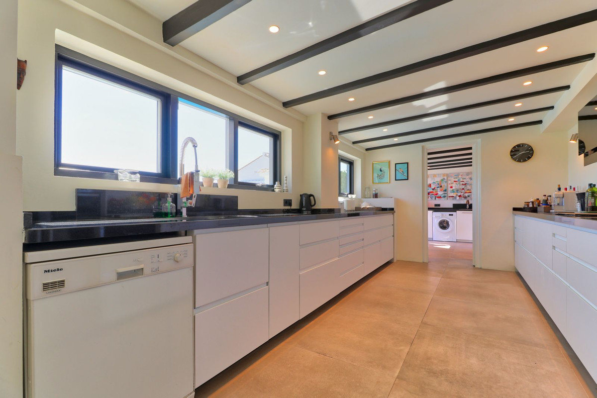 4 Bed Townhouse for sale in Sierrezuela Costa Del Sol, Málaga, Spain