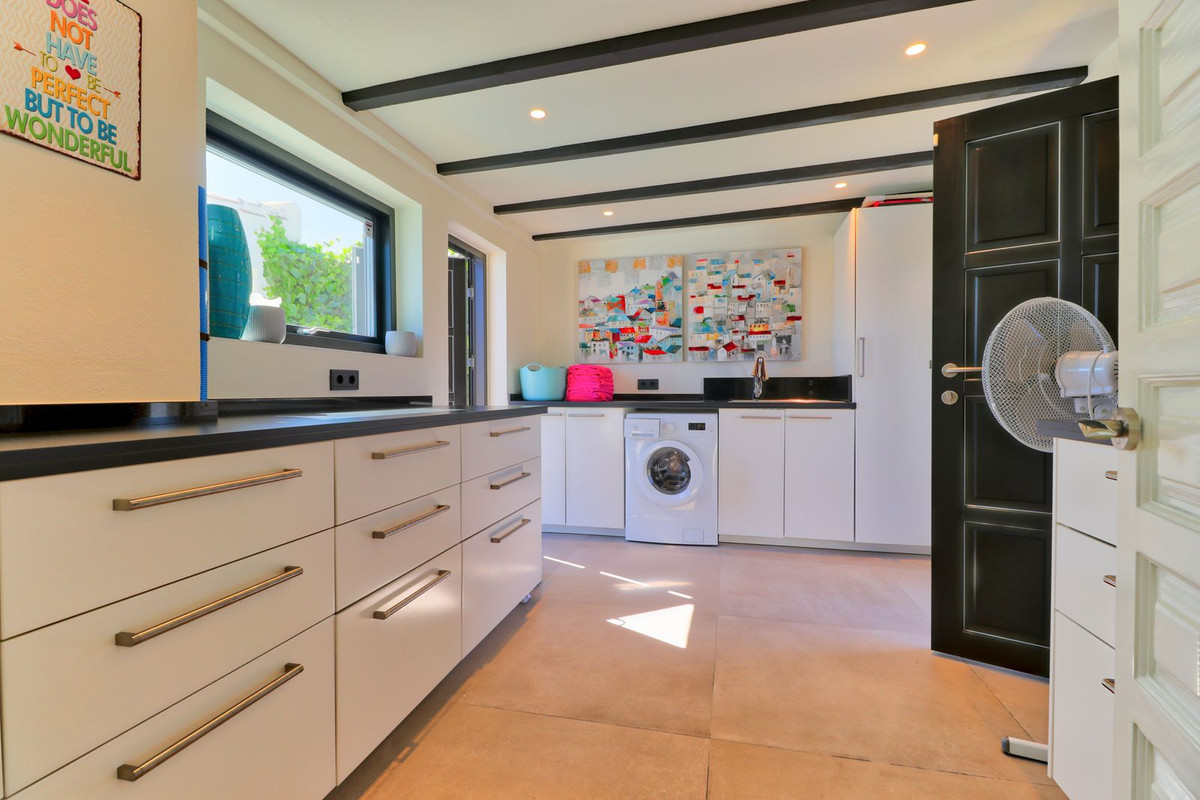 4 Bed Townhouse for sale in Sierrezuela Costa Del Sol, Málaga, Spain