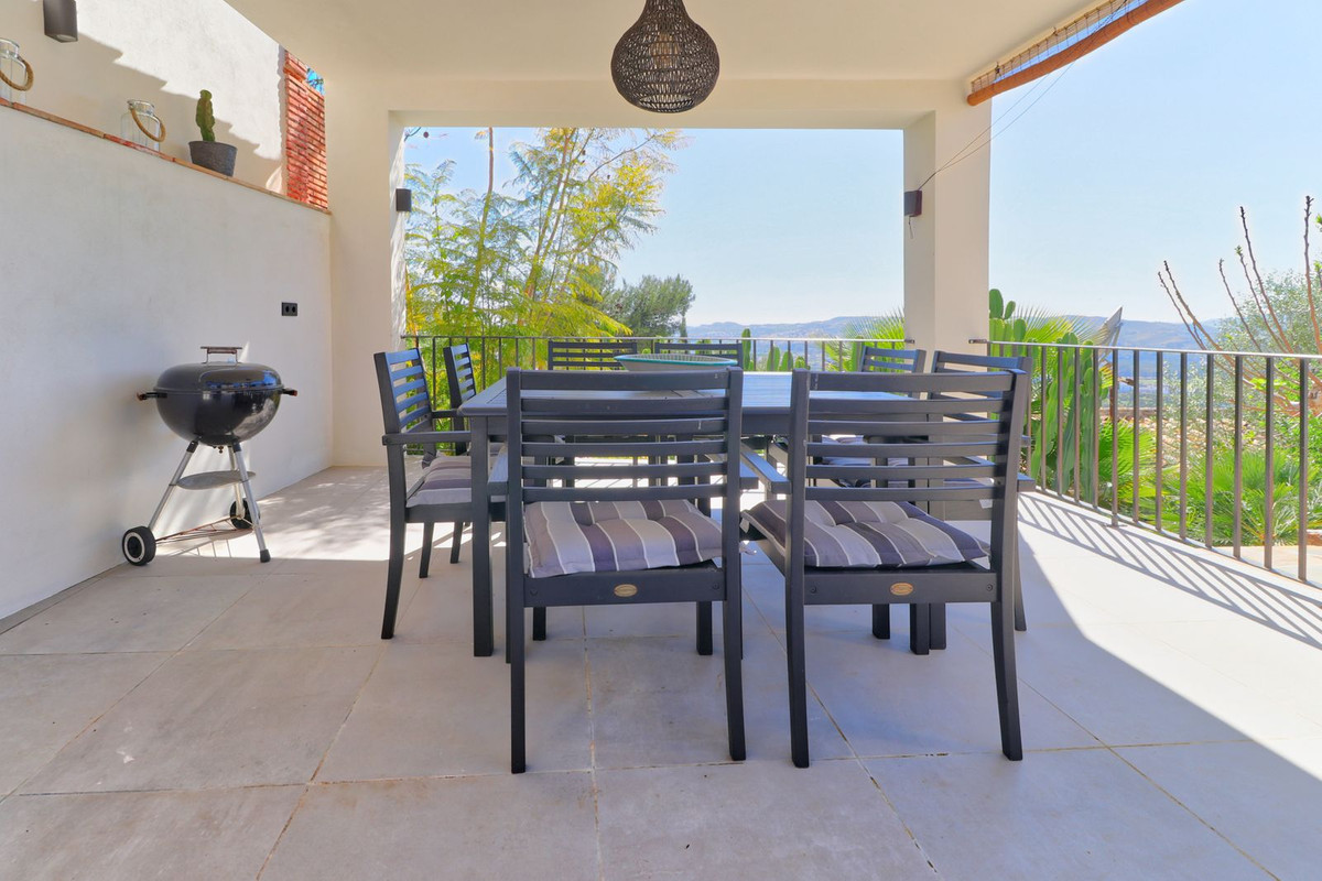 4 Bed Townhouse for sale in Sierrezuela Costa Del Sol, Málaga, Spain