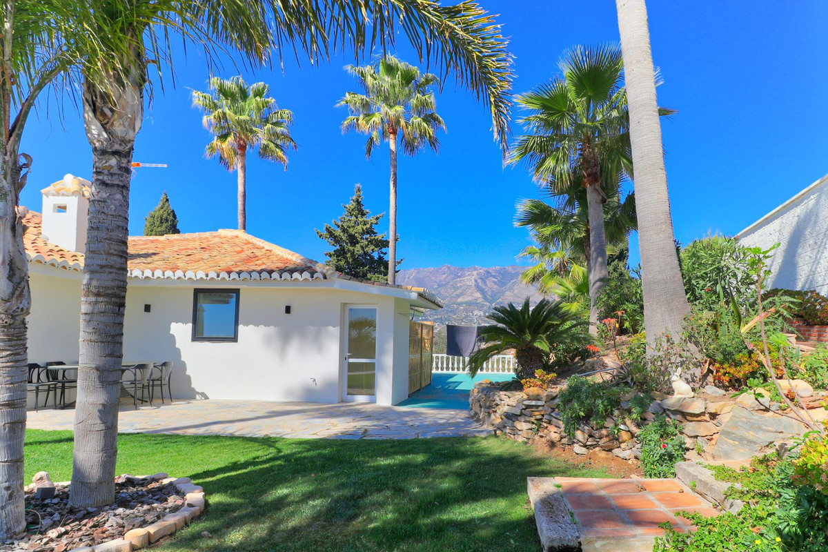 4 Bed Townhouse for sale in Sierrezuela Costa Del Sol, Málaga, Spain