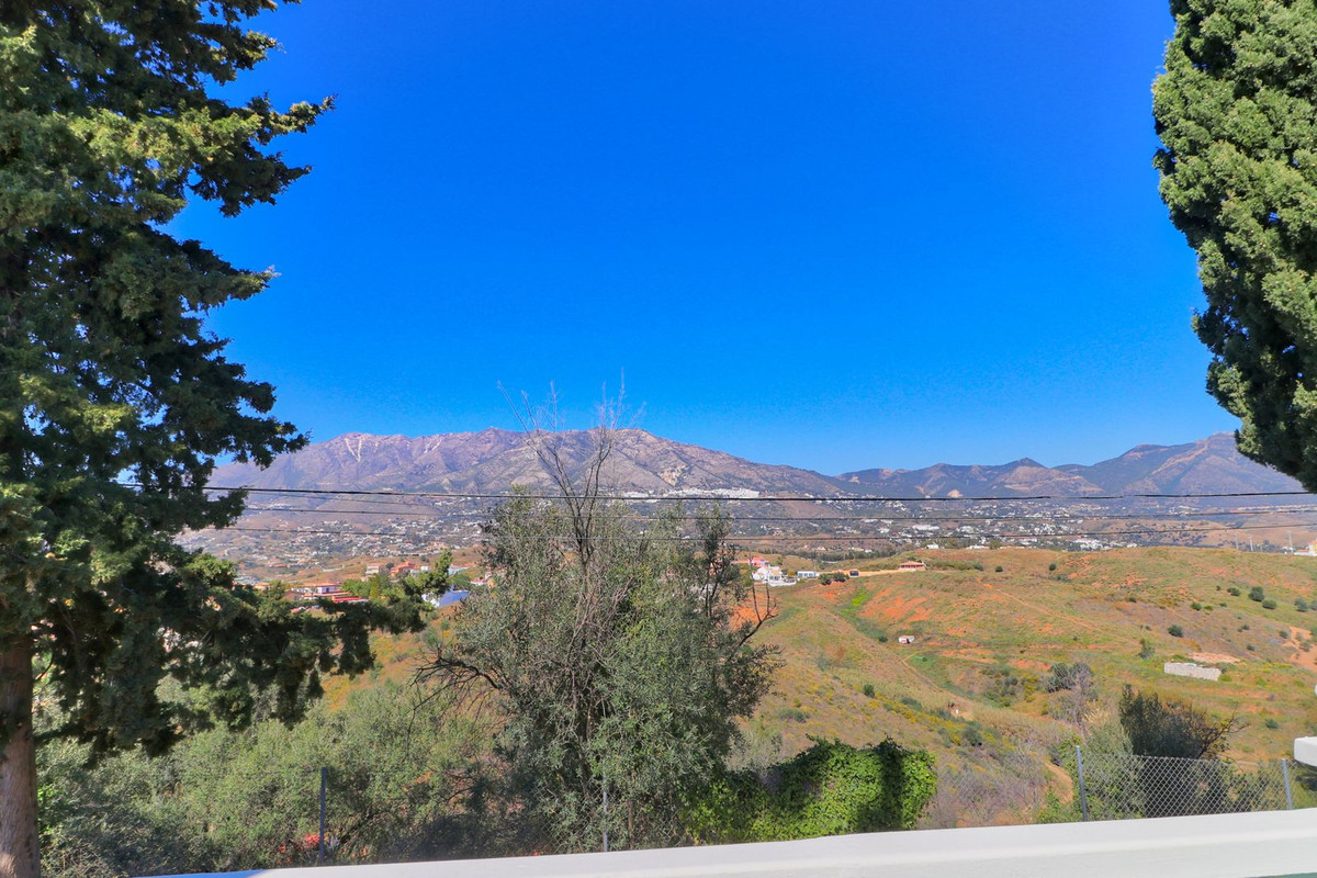 4 Bed Townhouse for sale in Sierrezuela Costa Del Sol, Málaga, Spain
