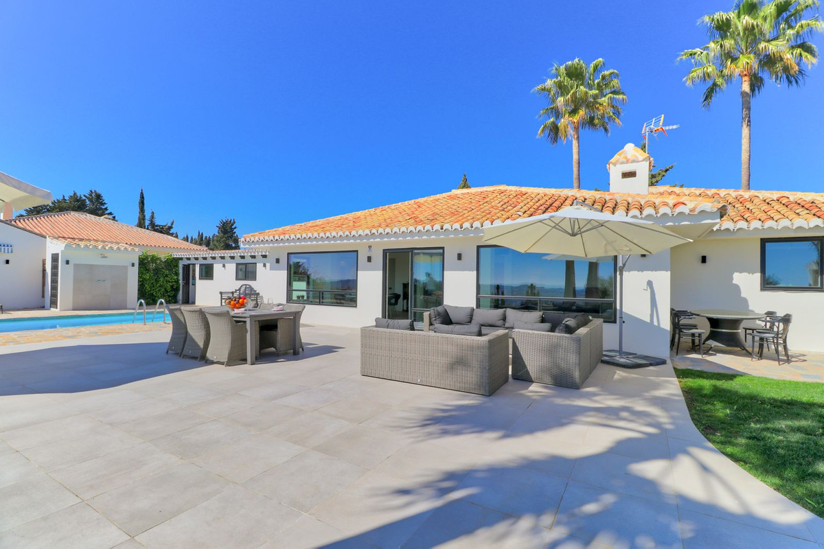 4 Bed Townhouse for sale in Sierrezuela Costa Del Sol, Málaga, Spain