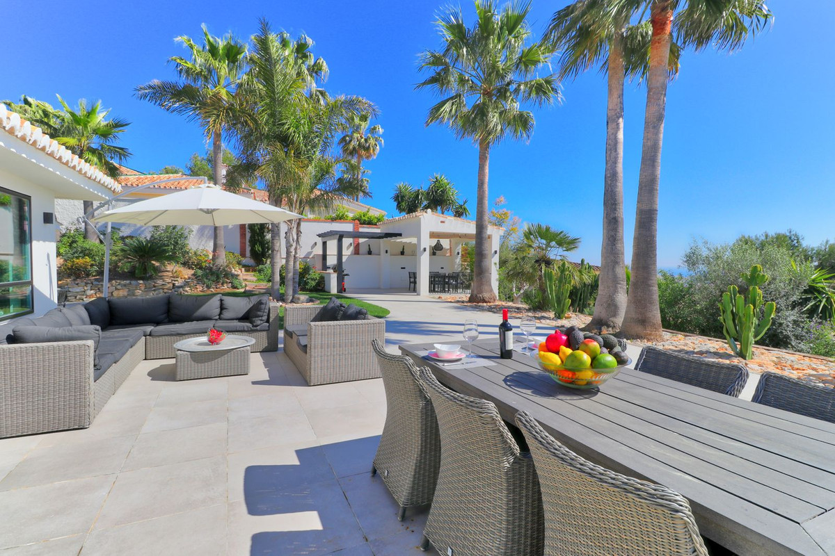 4 Bed Townhouse for sale in Sierrezuela Costa Del Sol, Málaga, Spain