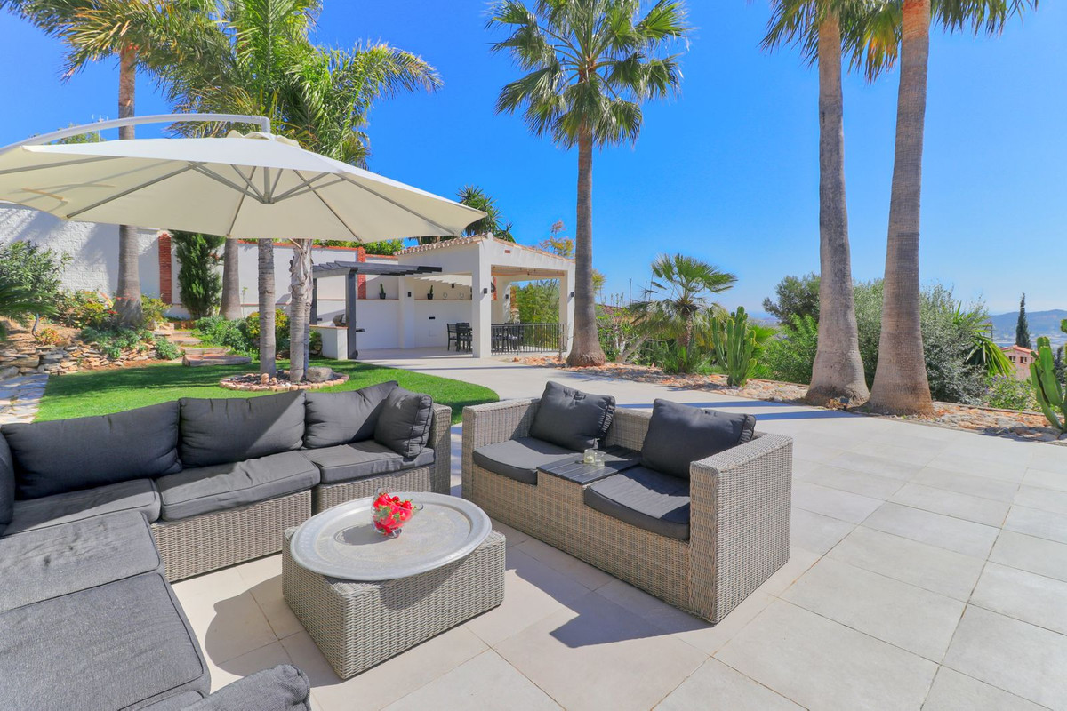 4 Bed Townhouse for sale in Sierrezuela Costa Del Sol, Málaga, Spain