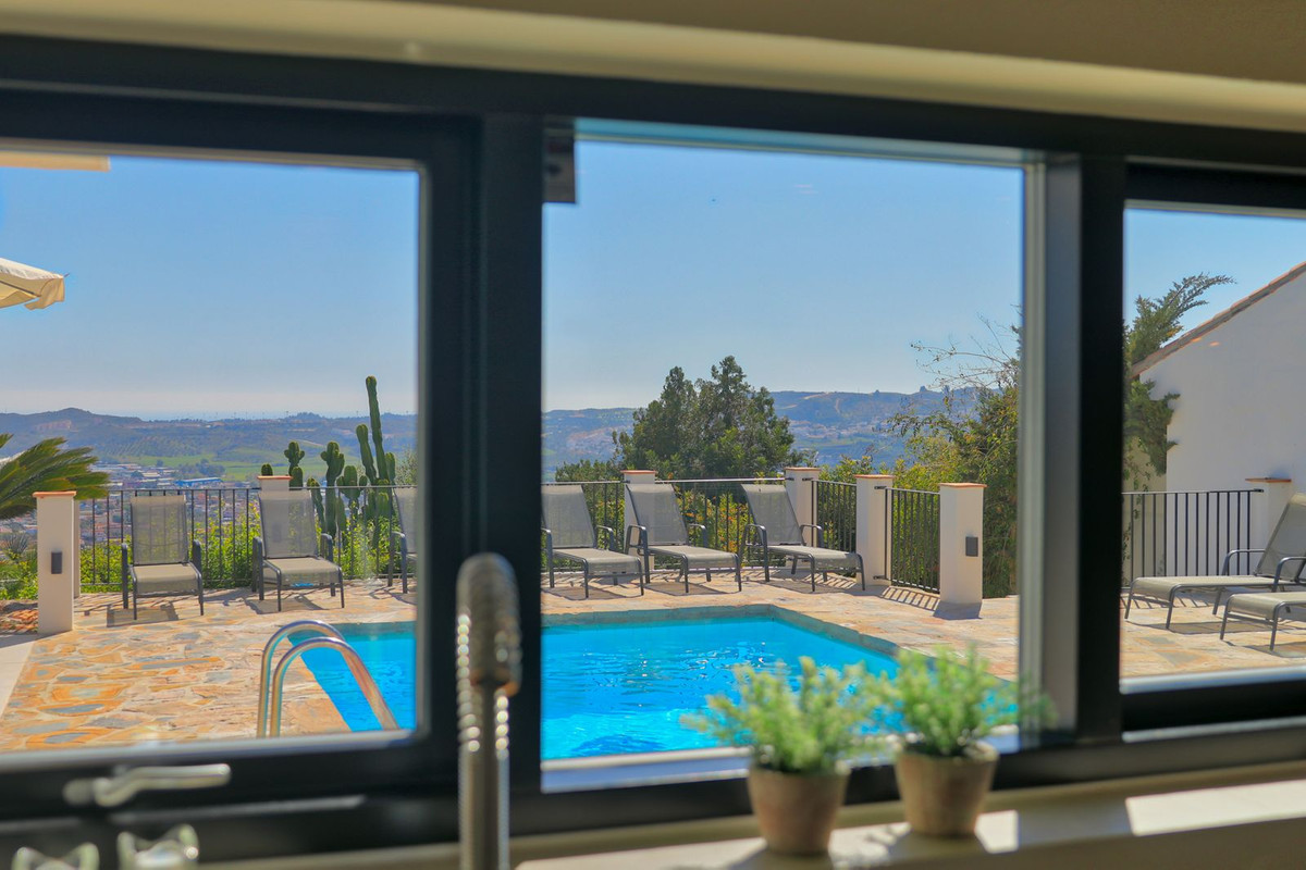 4 Bed Townhouse for sale in Sierrezuela Costa Del Sol, Málaga, Spain