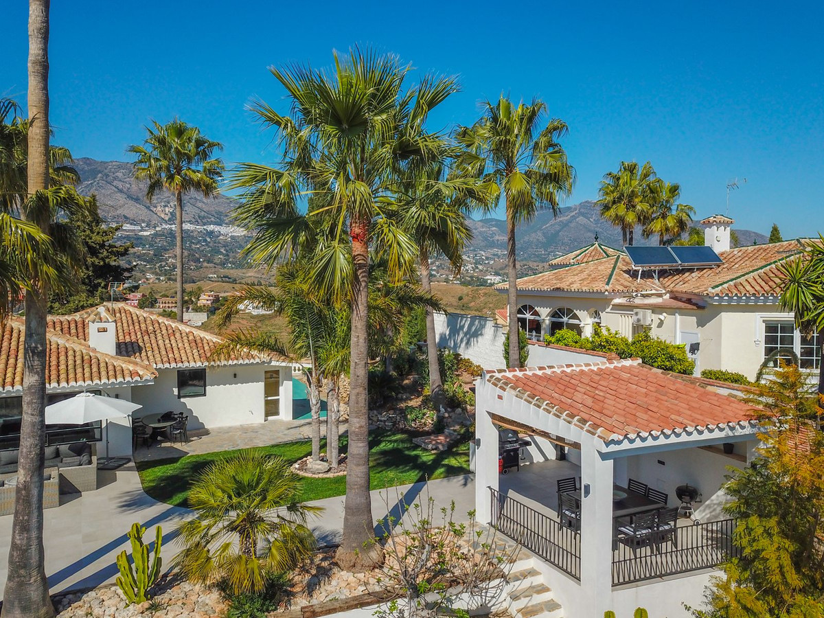4 Bed Townhouse for sale in Sierrezuela Costa Del Sol, Málaga, Spain