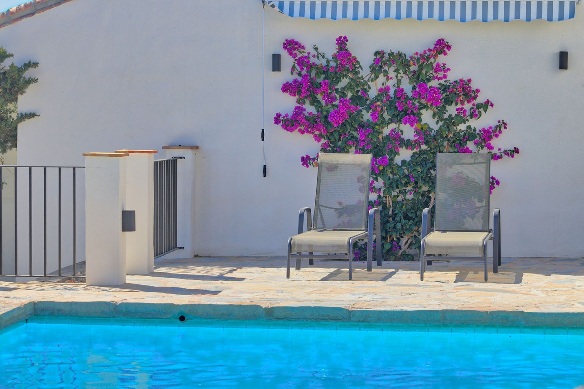 4 Bed Townhouse for sale in Sierrezuela Costa Del Sol, Málaga, Spain