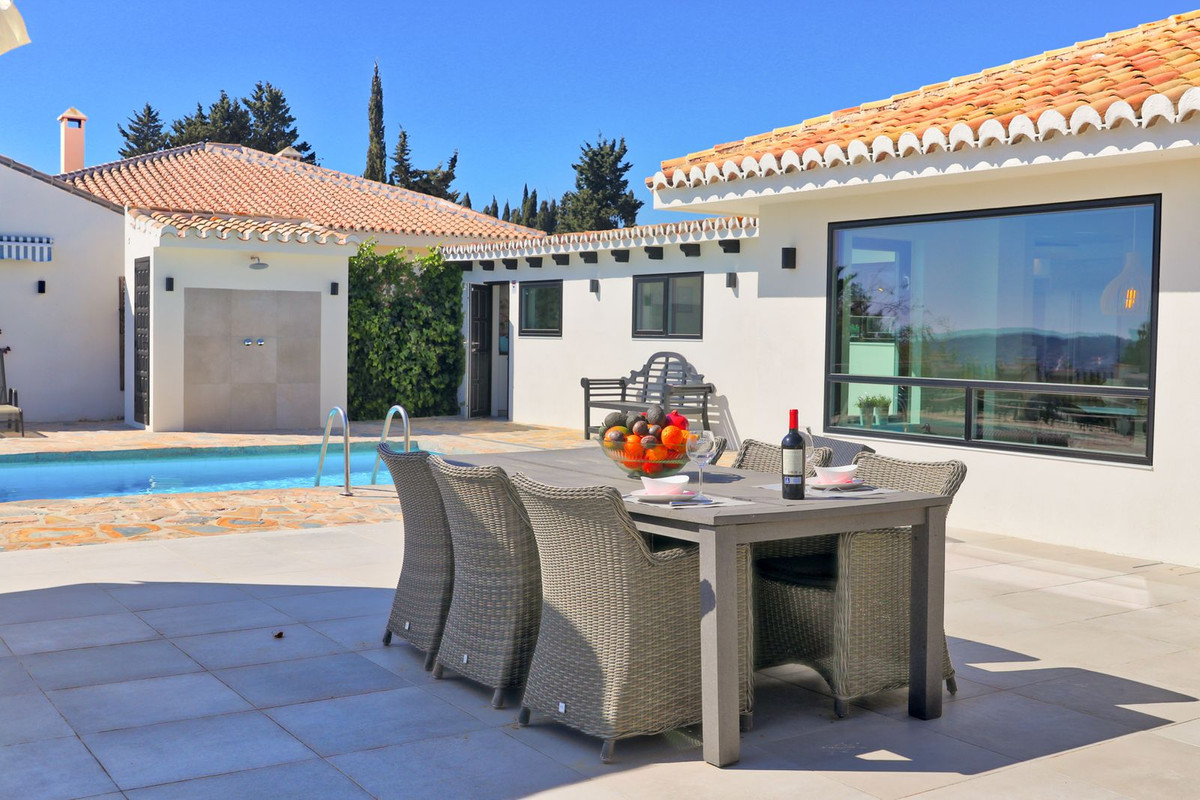 4 Bed Townhouse for sale in Sierrezuela Costa Del Sol, Málaga, Spain