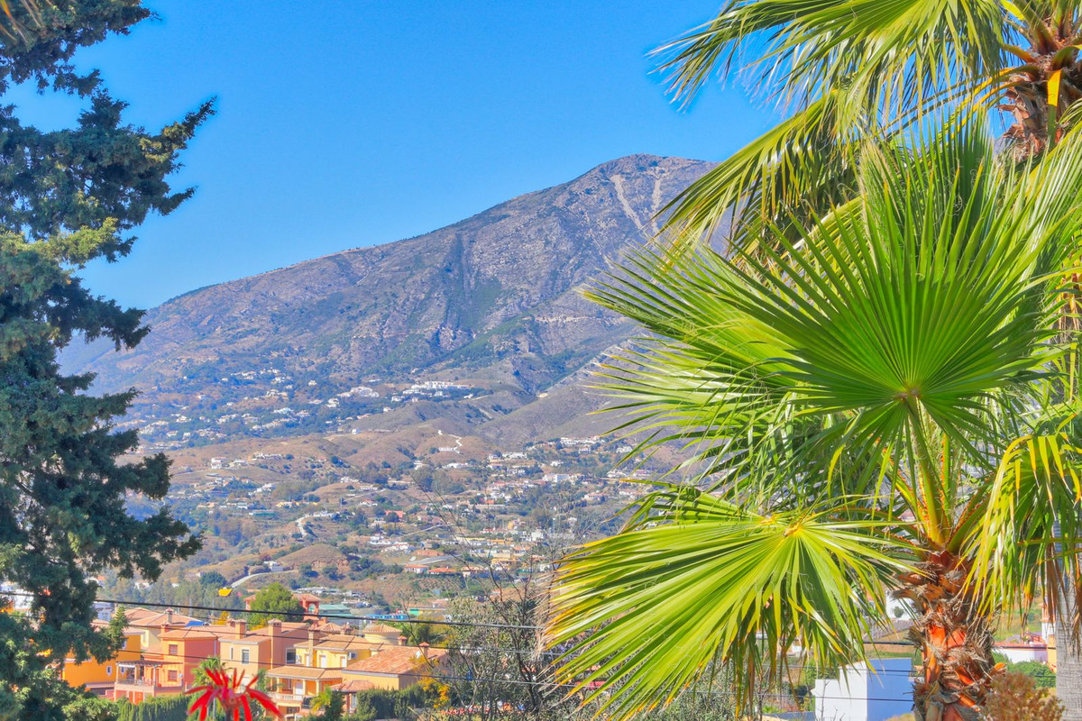 4 Bed Townhouse for sale in Sierrezuela Costa Del Sol, Málaga, Spain