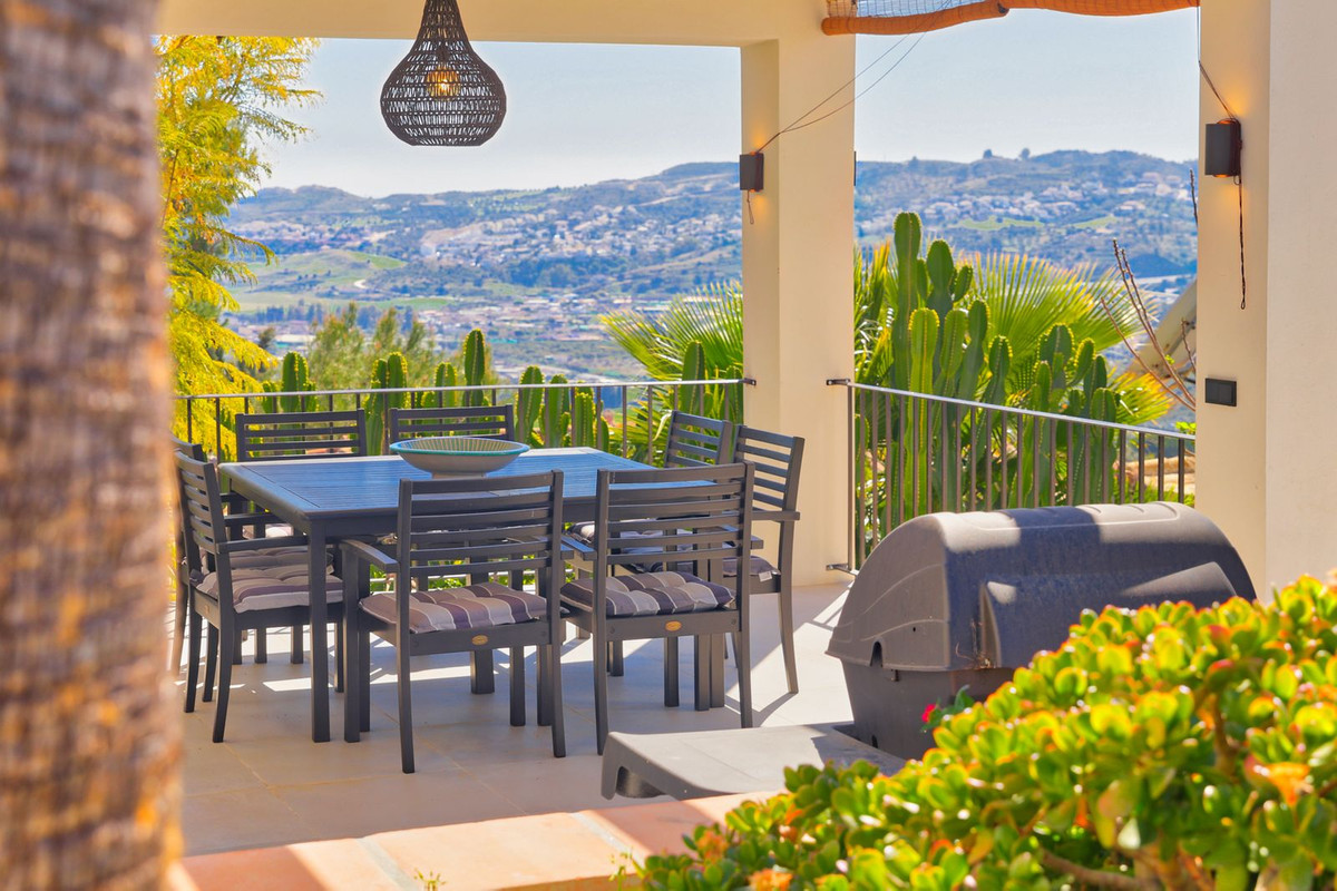 4 Bed Townhouse for sale in Sierrezuela Costa Del Sol, Málaga, Spain