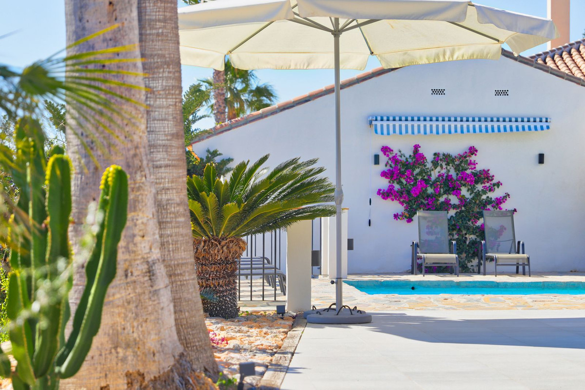 4 Bed Townhouse for sale in Sierrezuela Costa Del Sol, Málaga, Spain
