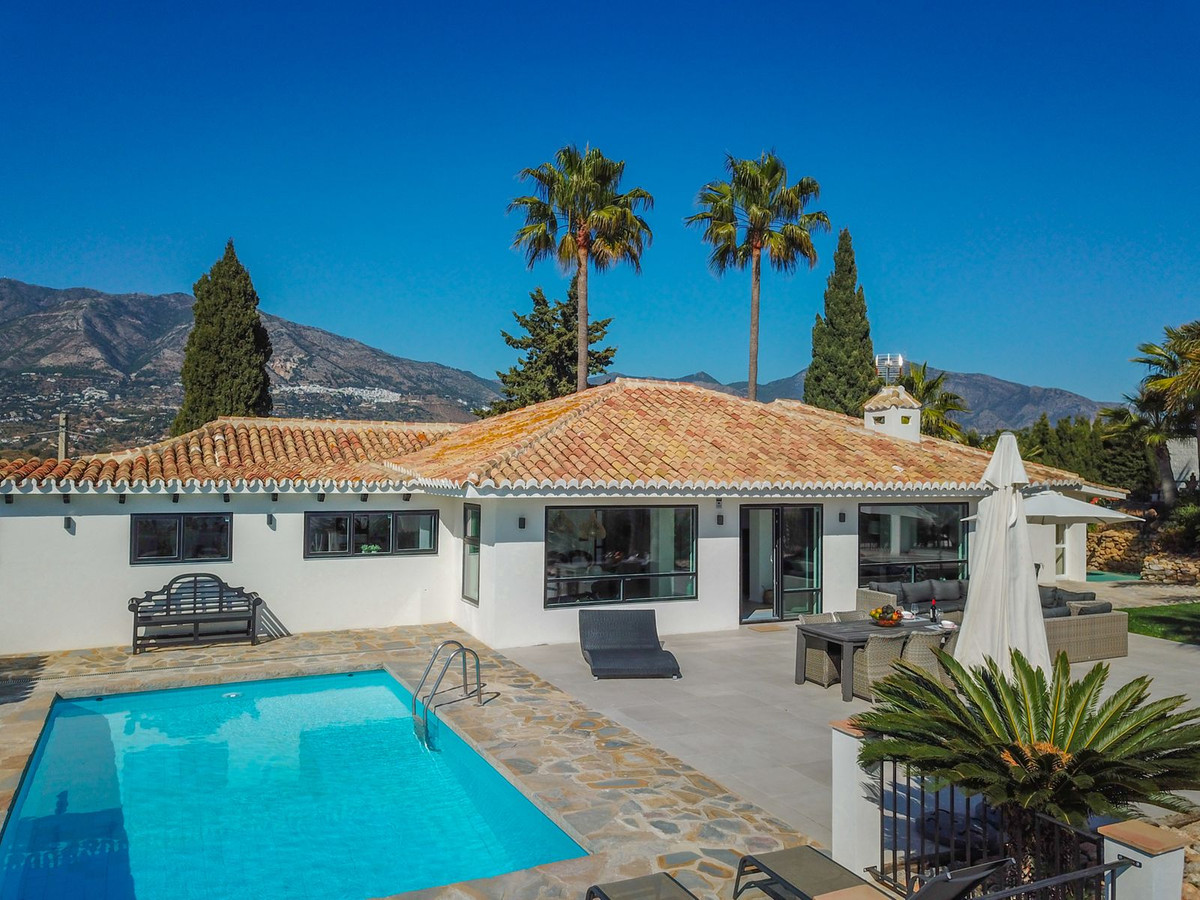 4 Bed Townhouse for sale in Sierrezuela Costa Del Sol, Málaga, Spain