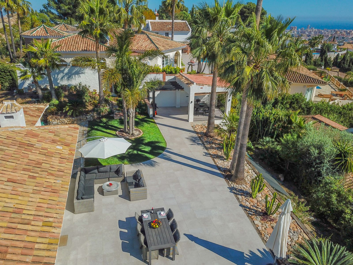 4 Bed Townhouse for sale in Sierrezuela Costa Del Sol, Málaga, Spain