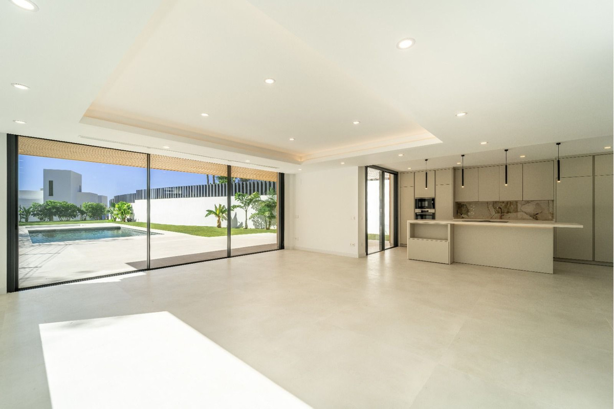 4 Bed Townhouse for sale in La Capellania Costa Del Sol, Málaga, Spain