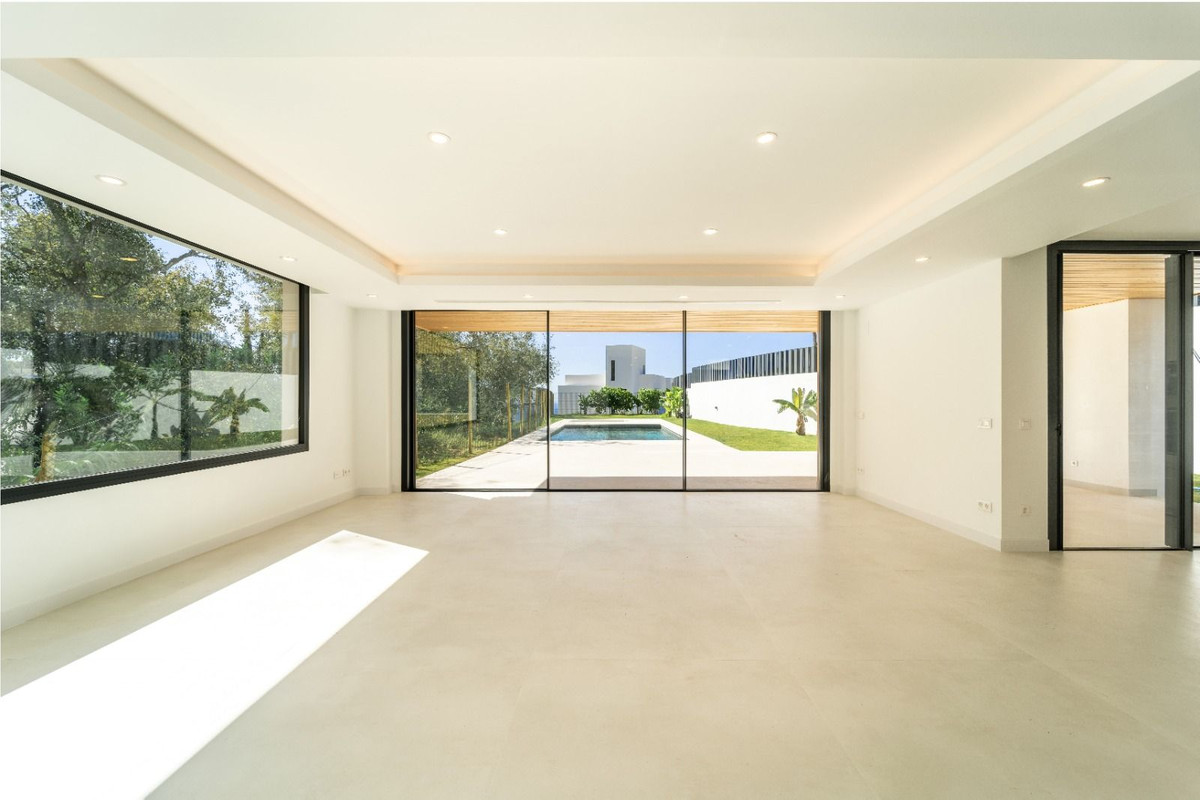 4 Bed Townhouse for sale in La Capellania Costa Del Sol, Málaga, Spain