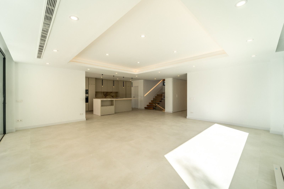 4 Bed Townhouse for sale in La Capellania Costa Del Sol, Málaga, Spain