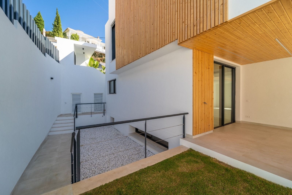 4 Bed Townhouse for sale in La Capellania Costa Del Sol, Málaga, Spain
