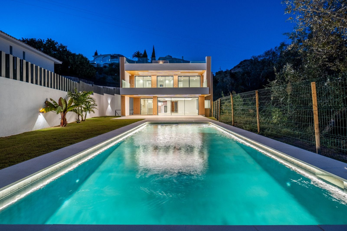 4 Bed Townhouse for sale in La Capellania Costa Del Sol, Málaga, Spain
