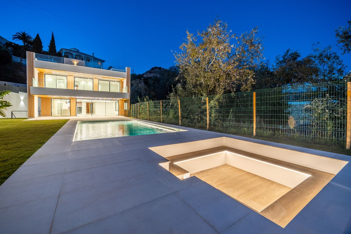4 Bed Townhouse for sale in La Capellania Costa Del Sol, Málaga, Spain