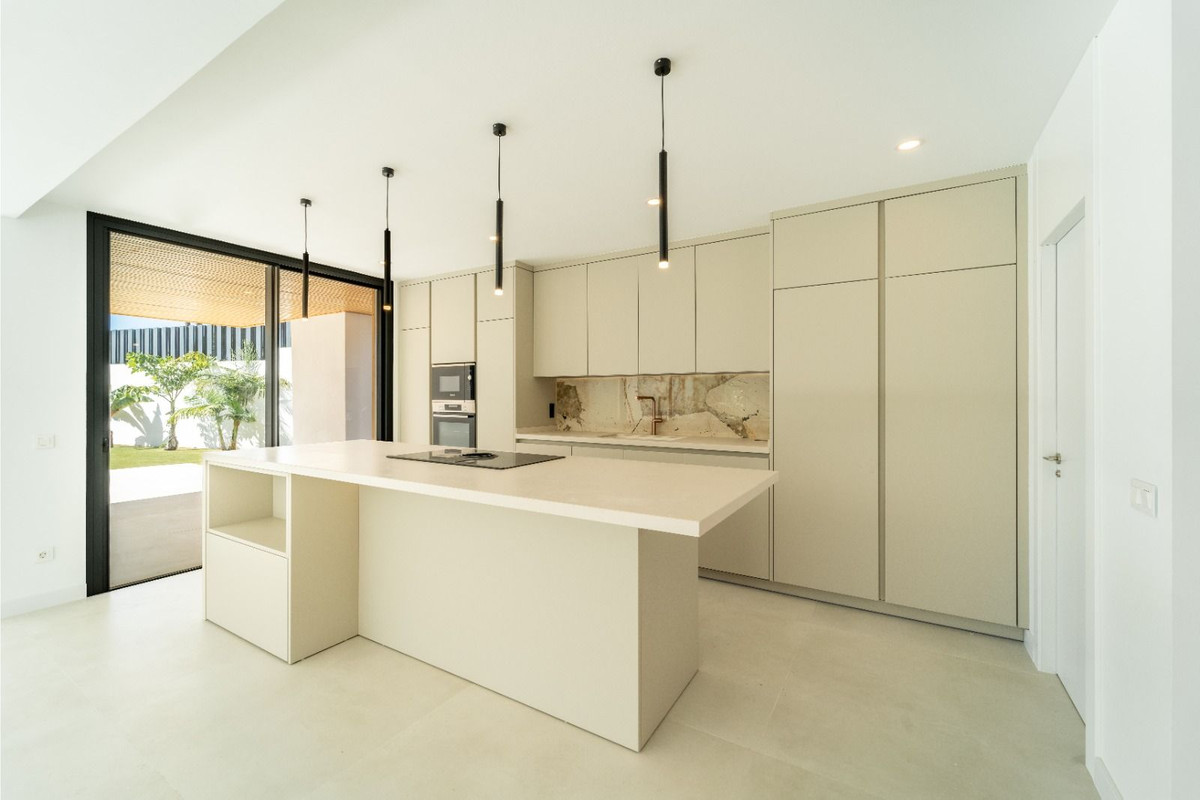 4 Bed Townhouse for sale in La Capellania Costa Del Sol, Málaga, Spain