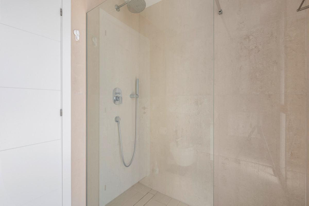 Se vende Villa - Chalet de 4 dormitorios en Costa Blanca, Alicante, España