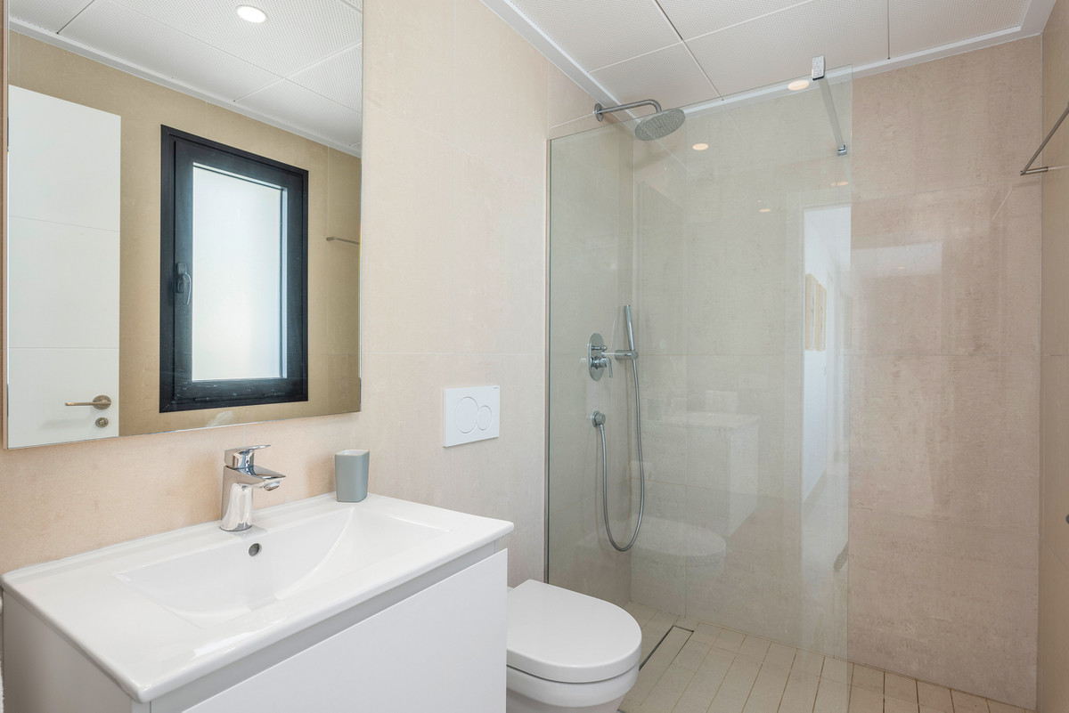 Se vende Villa - Chalet de 4 dormitorios en Costa Blanca, Alicante, España