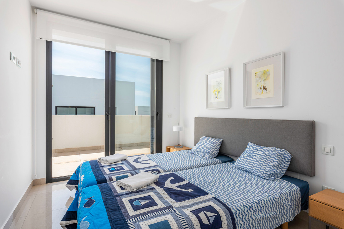 Se vende Villa - Chalet de 4 dormitorios en Costa Blanca, Alicante, España