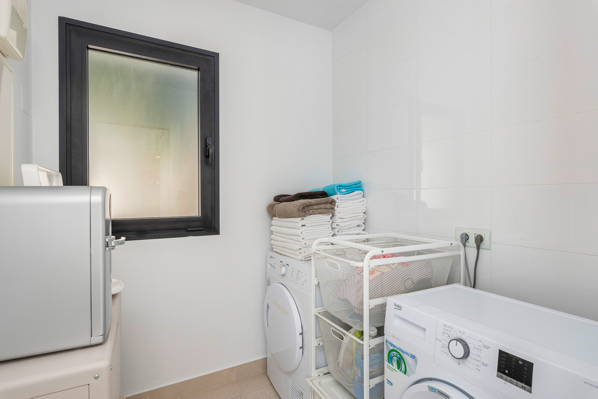 Se vende Villa - Chalet de 4 dormitorios en Costa Blanca, Alicante, España