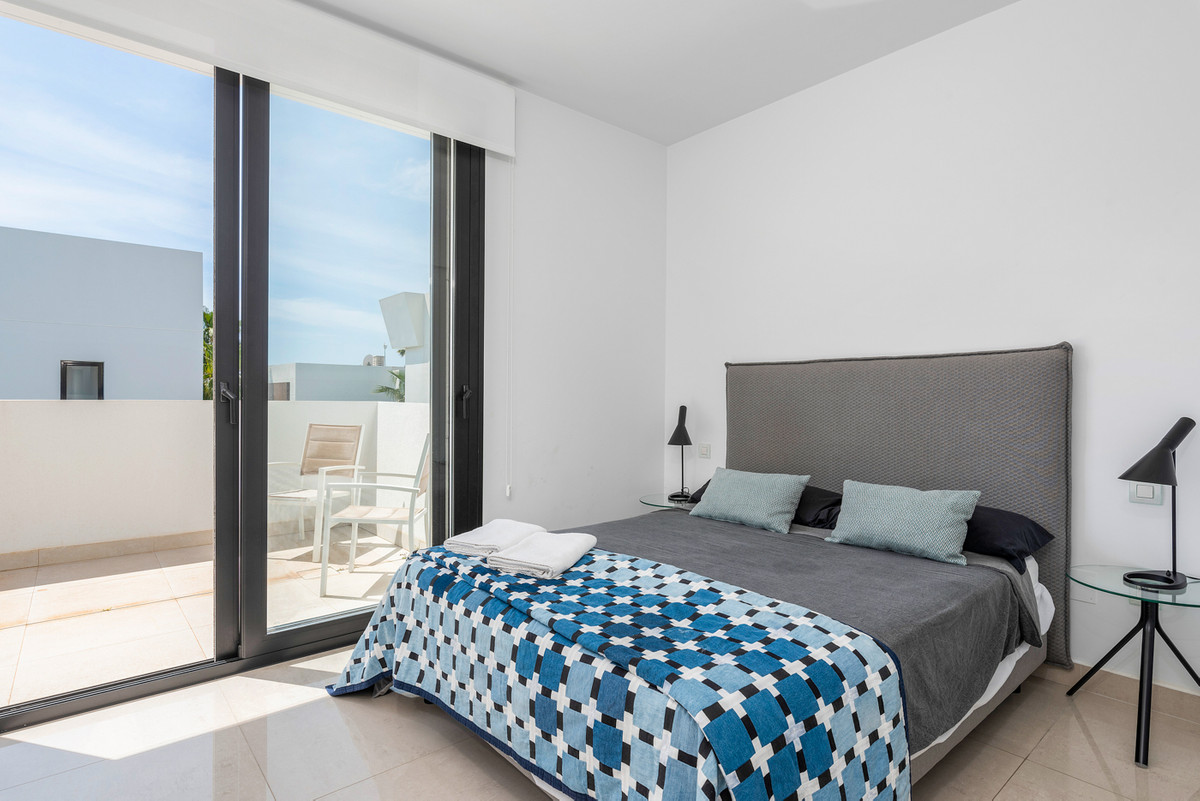 Se vende Villa - Chalet de 4 dormitorios en Costa Blanca, Alicante, España