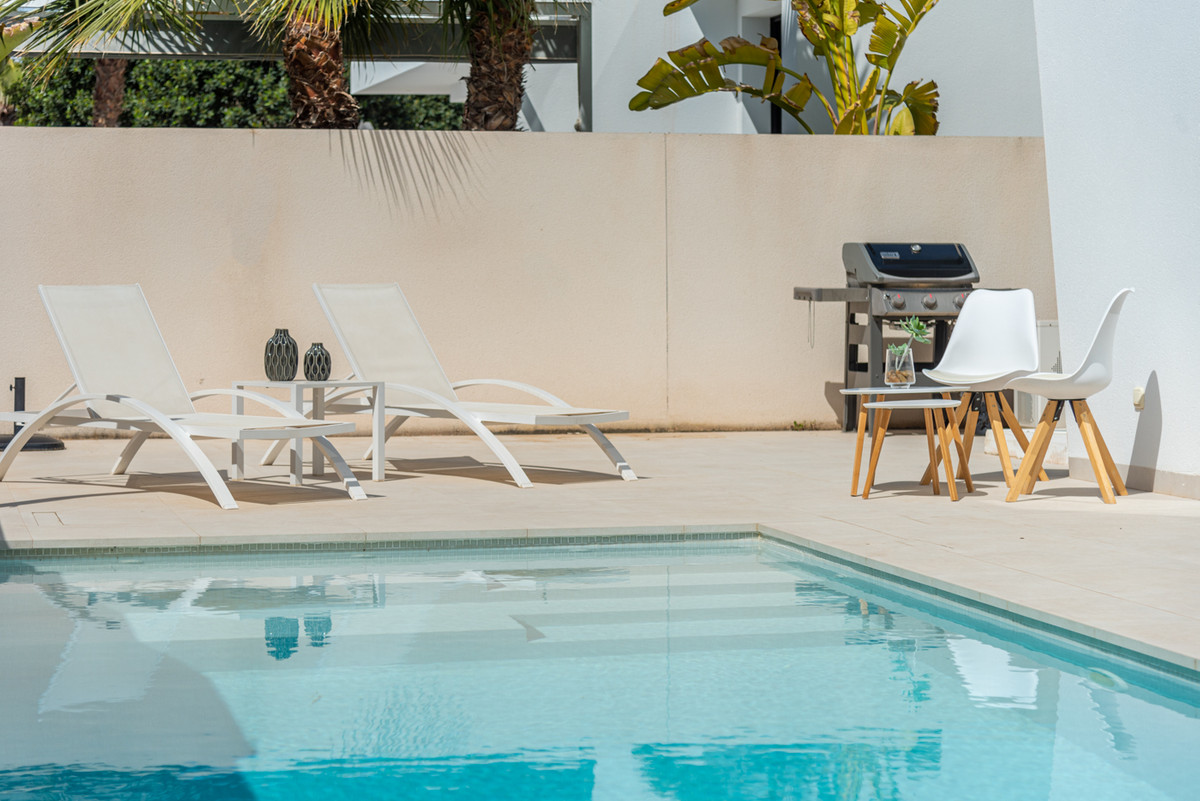 Se vende Villa - Chalet de 4 dormitorios en Costa Blanca, Alicante, España