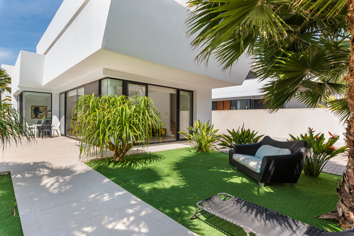 Se vende Villa - Chalet de 4 dormitorios en Costa Blanca, Alicante, España
