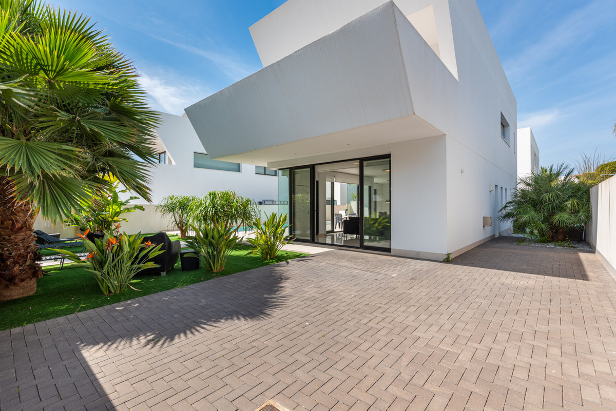 Se vende Villa - Chalet de 4 dormitorios en Costa Blanca, Alicante, España