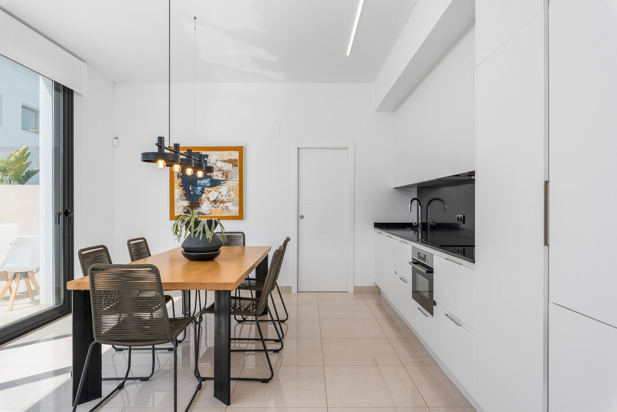 Se vende Villa - Chalet de 4 dormitorios en Costa Blanca, Alicante, España
