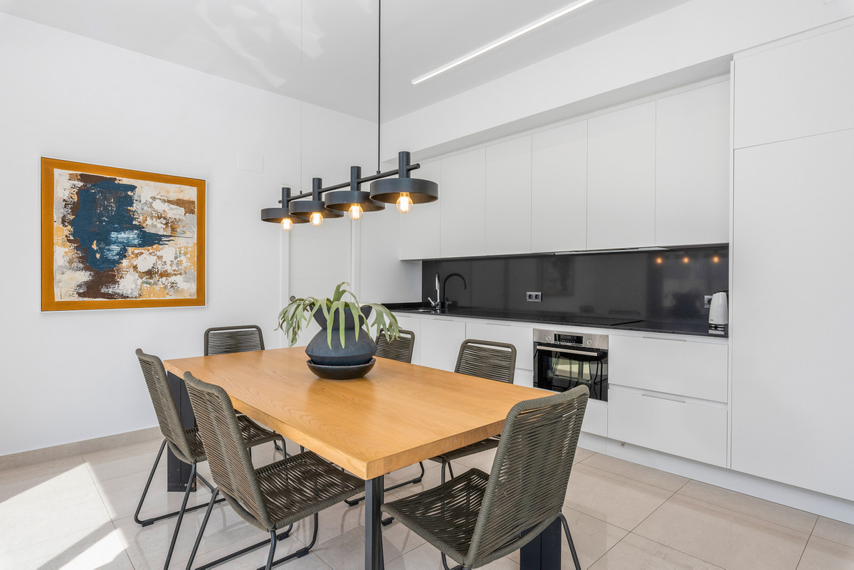 Se vende Villa - Chalet de 4 dormitorios en Costa Blanca, Alicante, España