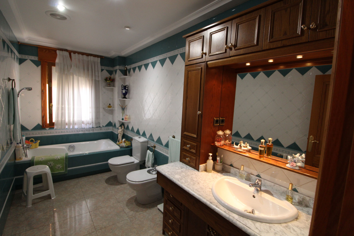 7 Bed Townhouse for sale in Valverde Costa Blanca, Alicante, Spain