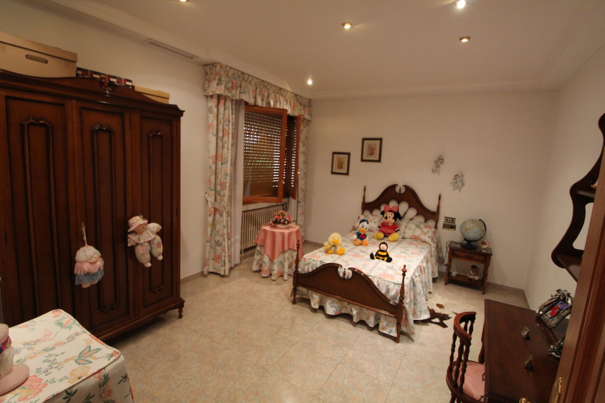 7 Bed Townhouse for sale in Valverde Costa Blanca, Alicante, Spain