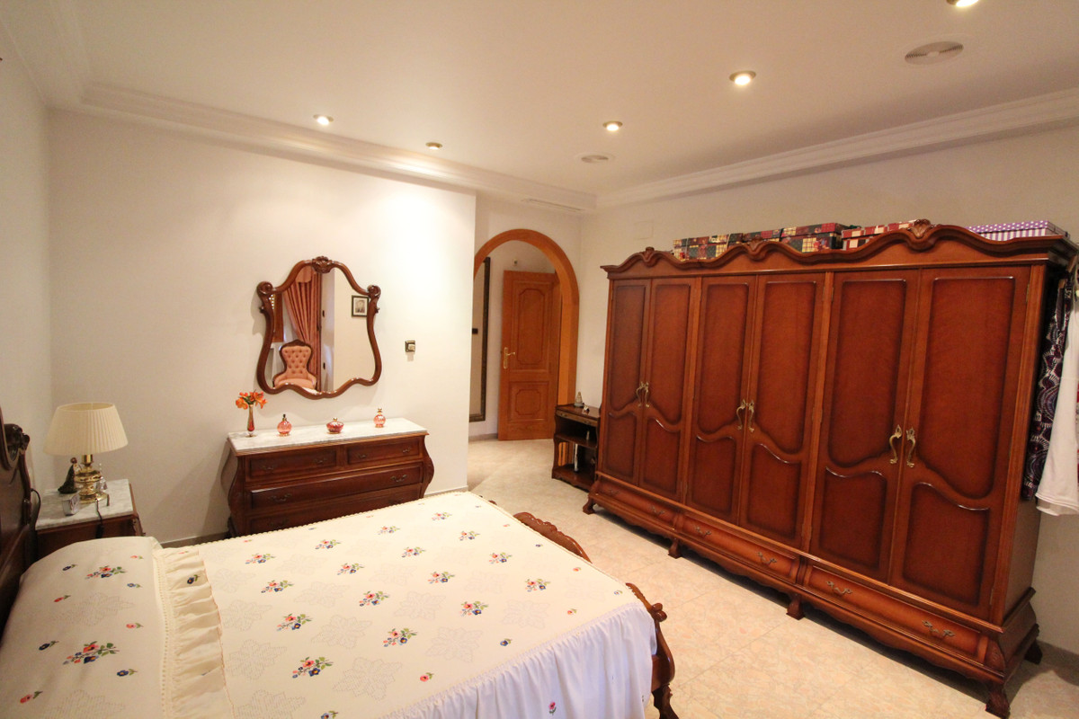 7 Bed Townhouse for sale in Valverde Costa Blanca, Alicante, Spain
