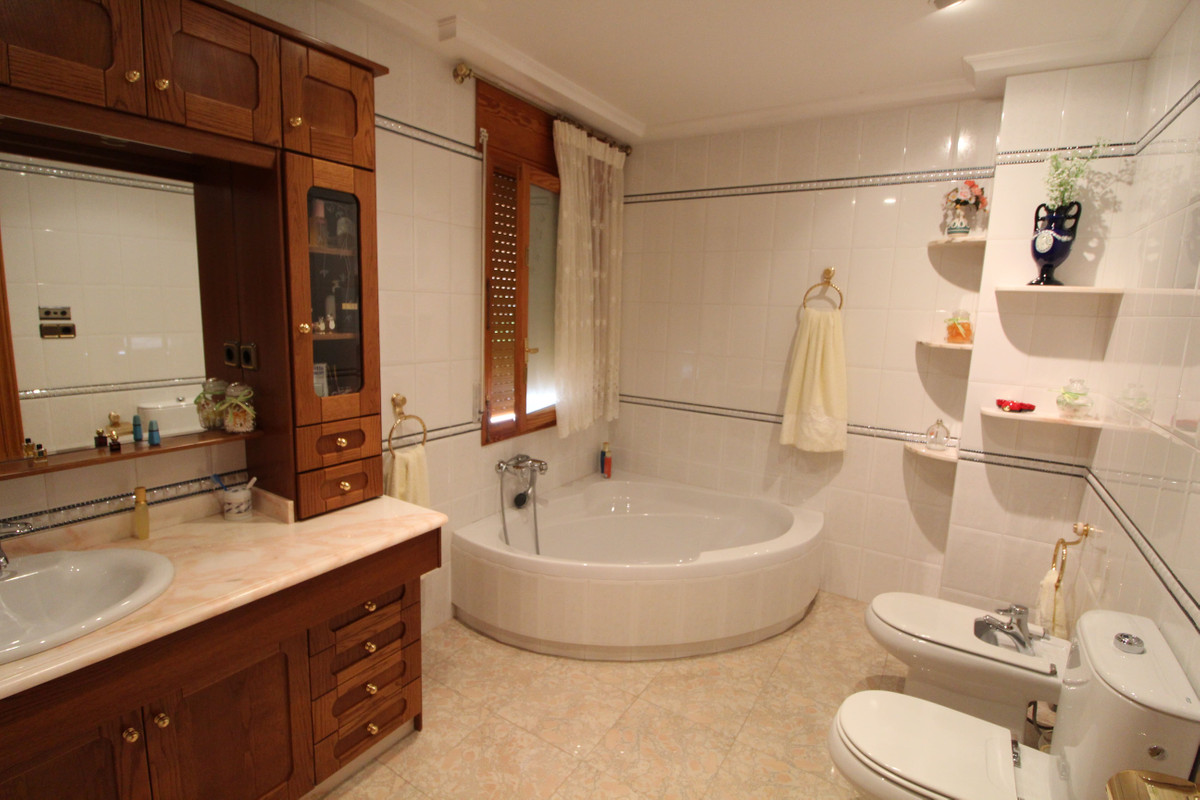 7 Bed Townhouse for sale in Valverde Costa Blanca, Alicante, Spain