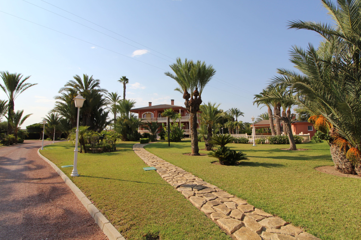 7 Bed Townhouse for sale in Valverde Costa Blanca, Alicante, Spain