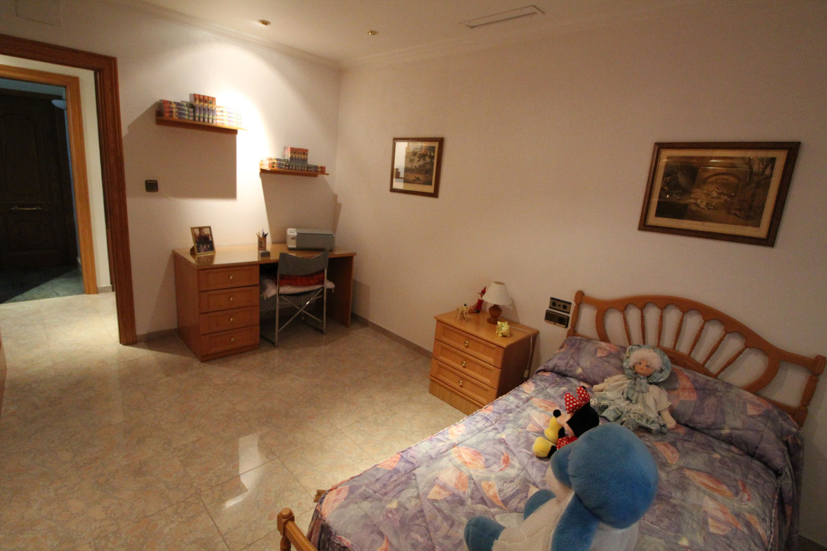 7 Bed Townhouse for sale in Valverde Costa Blanca, Alicante, Spain
