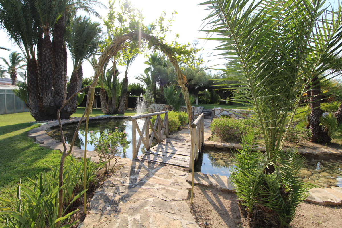 7 Bed Townhouse for sale in Valverde Costa Blanca, Alicante, Spain