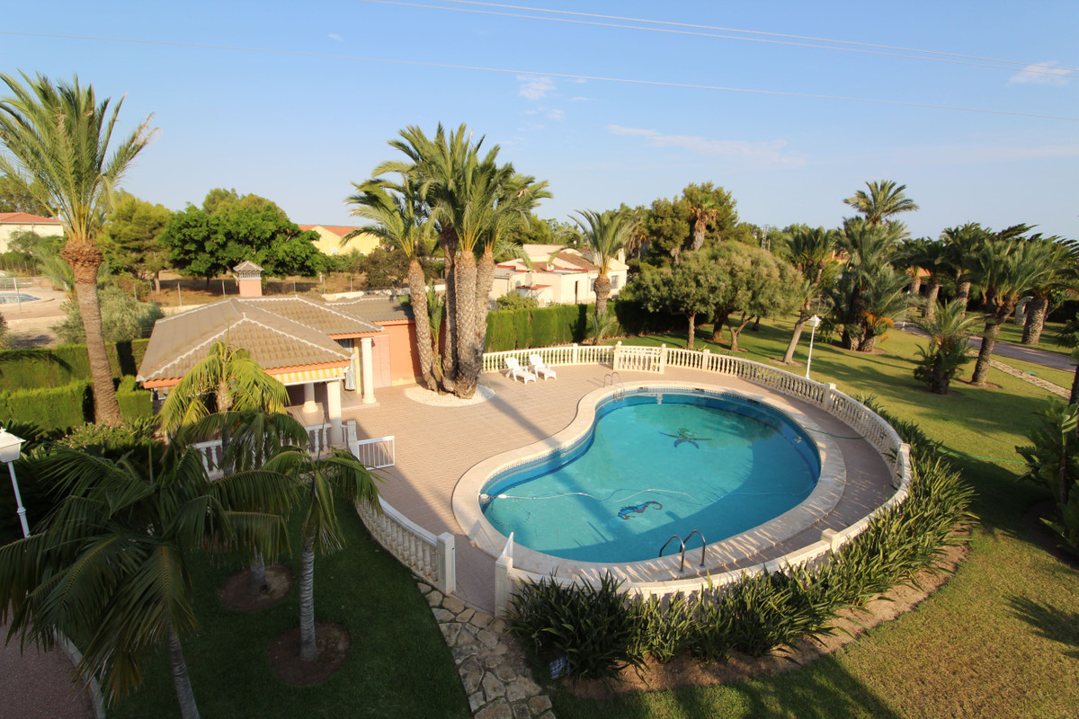 7 Bed Townhouse for sale in Valverde Costa Blanca, Alicante, Spain