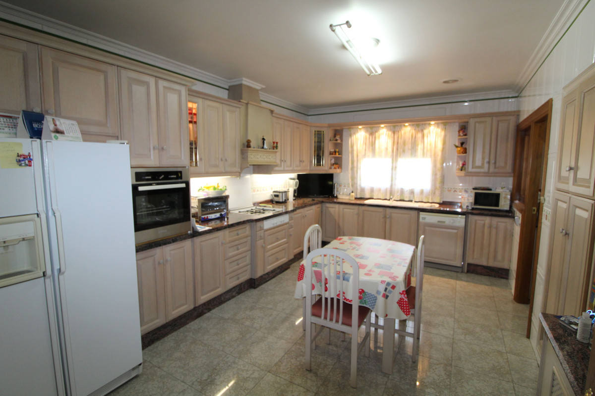 7 Bed Townhouse for sale in Valverde Costa Blanca, Alicante, Spain