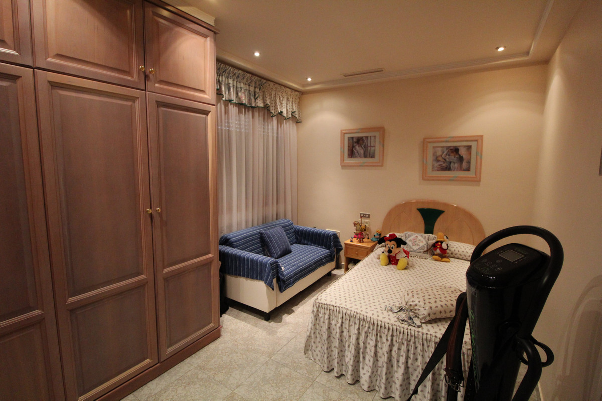 7 Bed Townhouse for sale in Valverde Costa Blanca, Alicante, Spain