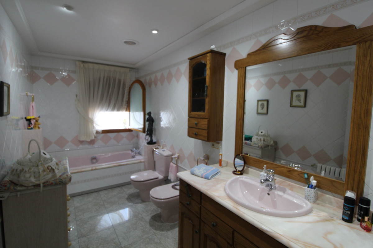 7 Bed Townhouse for sale in Valverde Costa Blanca, Alicante, Spain