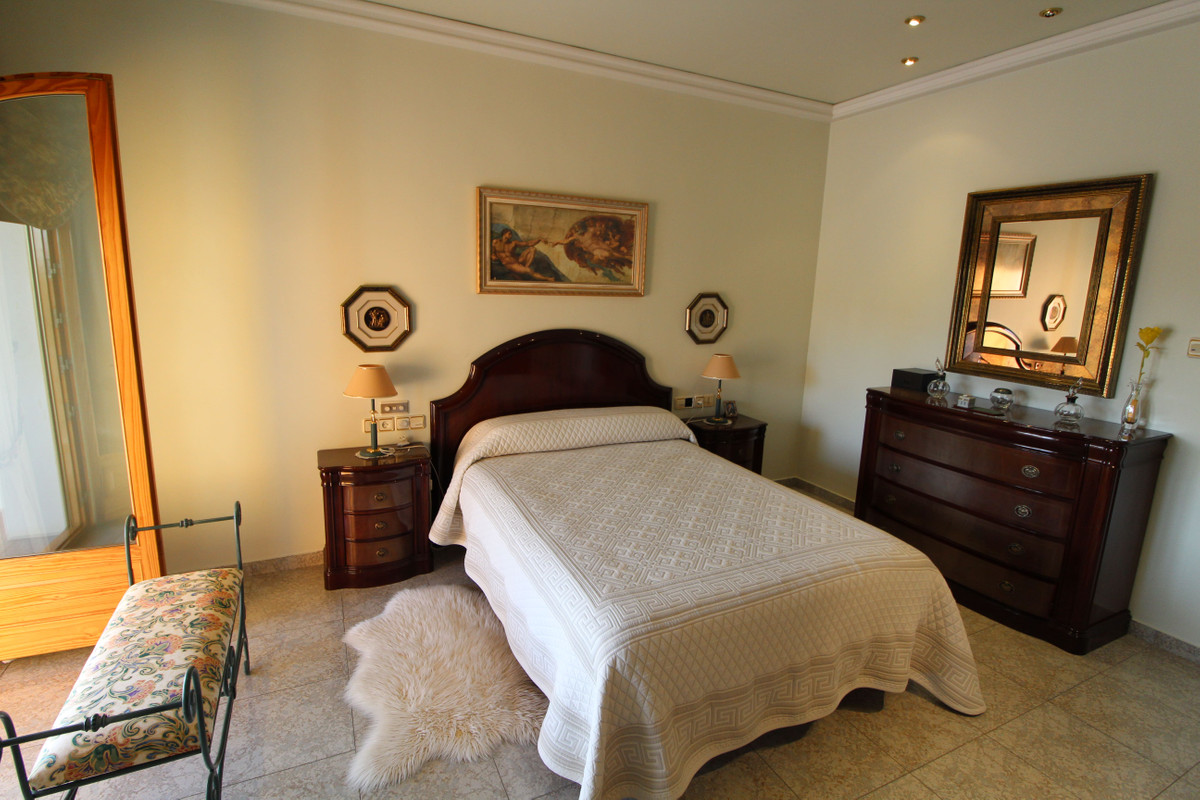 7 Bed Townhouse for sale in Valverde Costa Blanca, Alicante, Spain
