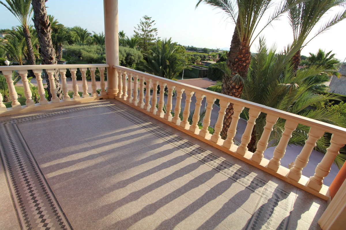 7 Bed Townhouse for sale in Valverde Costa Blanca, Alicante, Spain