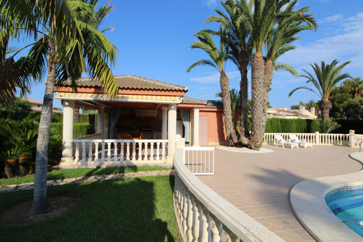 7 Bed Townhouse for sale in Valverde Costa Blanca, Alicante, Spain